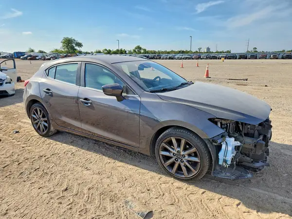 3MZBN1L33JM274391 — 2018 Mazda 3, photo 4 from Copart, Front end