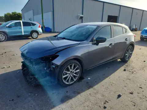 3MZBN1L30JM250114 — 2018 Mazda 3, Przód (Front End), zdjęć przed naprawą