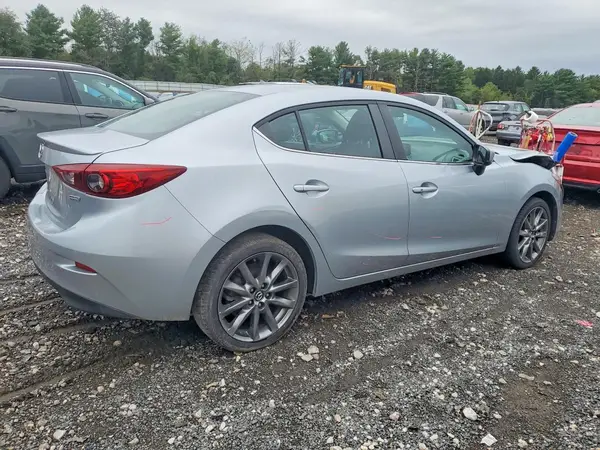 3MZBN1V36JM170331 — 2018 Mazda 3, zdjęcie 3 z Copart, Przód