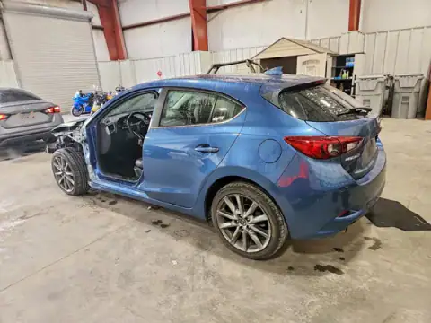 3MZBN1L33JM227684 — 2018 Mazda 3, zdjęcie 2 z Copart, Przód