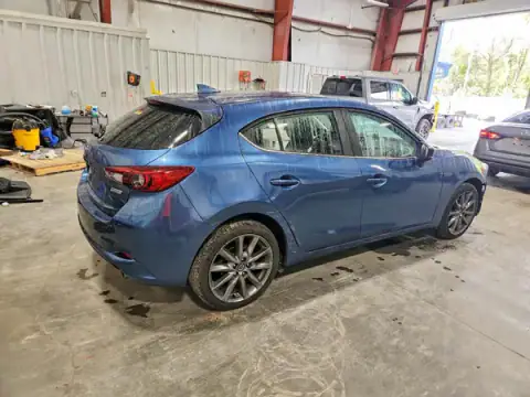 3MZBN1L33JM227684 — 2018 Mazda 3, zdjęcie 3 z Copart, Przód