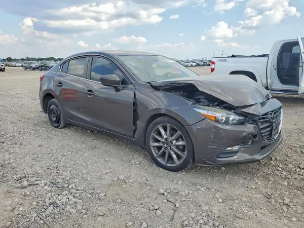3MZBN1V35JM189324 — 2018 Mazda 3, zdjęcie 4 z Copart 02.10.2026, Przód