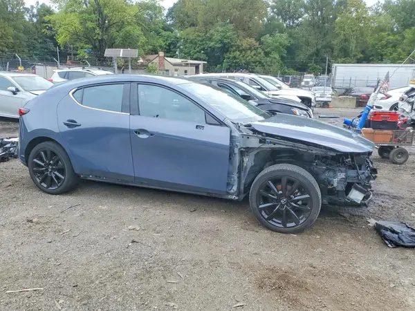 JM1BPAMM2P1608176 — 2023 Mazda 3, фото 4 с аукциона Copart, Передняя часть