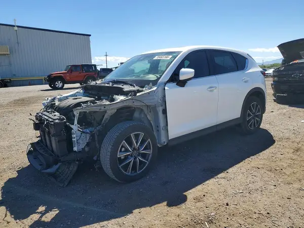 JM3KFBDL6H0161463 Mazda CX-5 2017 — Front end damage, before-repair photo