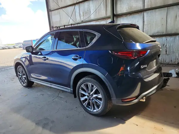 JM3KFADM8L1817832 — 2020 Mazda CX-5, фото 2 с аукциона Copart, Задняя часть