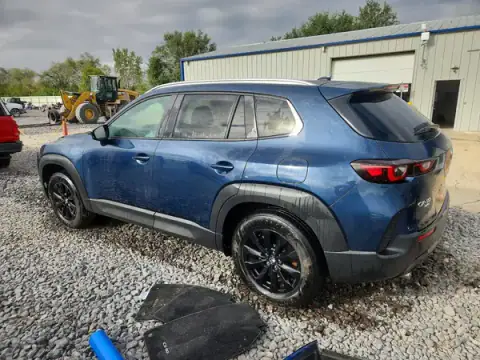 7MMVABDM6RN183111 — 2024 Mazda CX-50, foto 2 de Copart, Lateral