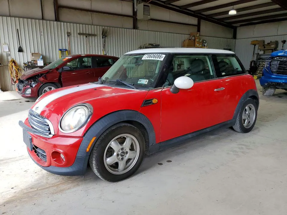 2011 MINI COOPER VIN WMWSU3C51BT182019 фото 1