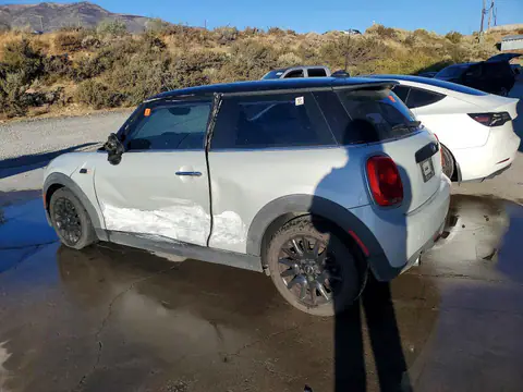 WMWXP5C34H2F61086 — 2017 MINI Cooper, zdjęcie 2 z Copart 15.10.2026, Bok