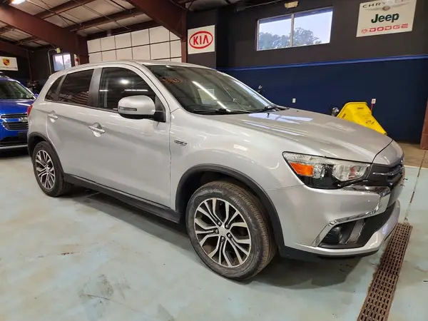 JA4AR3AW4JU021663 — 2018 Mitsubishi Outlander, zdjęcie 4 z Copart 24.09.2026, Drobne wgniecenia i rysy