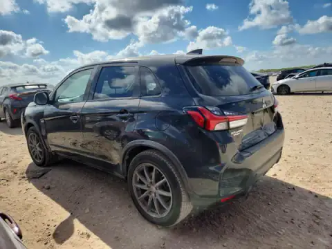 JA4AP3AU7LU030977 — 2020 Mitsubishi Outlander, foto 2 de Copart, Pequeñas abolladuras y arañazos