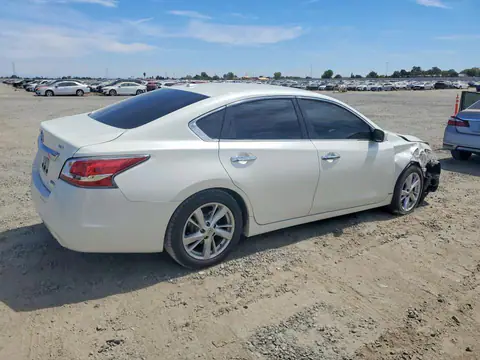 1N4AL3AP1EC319072 — 2014 Nissan Altima, фото 3 с аукциона Copart 29.09.2026, Передняя часть
