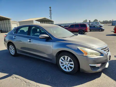 1N4AL3AP1FN344382 — 2015 Nissan Altima, photo 4 from Copart 19.10.2026, Minor dents and scratches