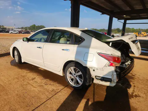 1N4AL3AP8FC191298 — 2015 Nissan Altima, photo 2 from Copart 14.10.2026, Rear end