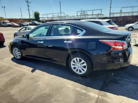 1N4AL3AP5FC234821 — 2015 Nissan Altima, foto 2 de Copart 30.09.2026, Parte delantera