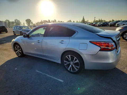1N4AL3AP9FC416747 — 2015 Nissan Altima, photo 2 from Copart 29.09.2026, Rear end