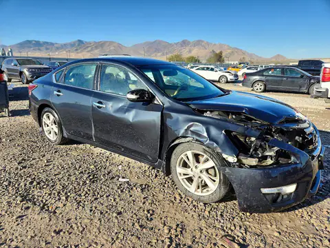 1N4AL3AP1FC184581 — 2015 Nissan Altima, фото 4 с аукциона Copart 16.10.2026, Передняя часть