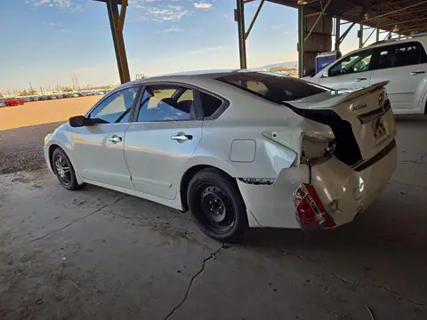 1N4AL3AP3FC591267 — 2015 Nissan Altima, photo 2 from Copart 14.10.2026, Rear end