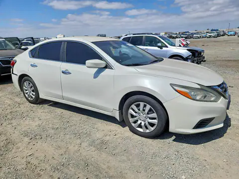 1N4AL3AP7GN380112 — 2016 Nissan Altima, photo 4 from Copart 29.09.2026, Rear end