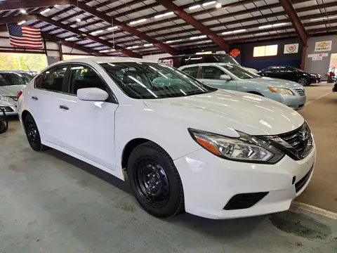 1N4AL3AP1GN364648 — 2016 Nissan Altima, photo 4 from Copart 16.10.2026, Minor dents and scratches