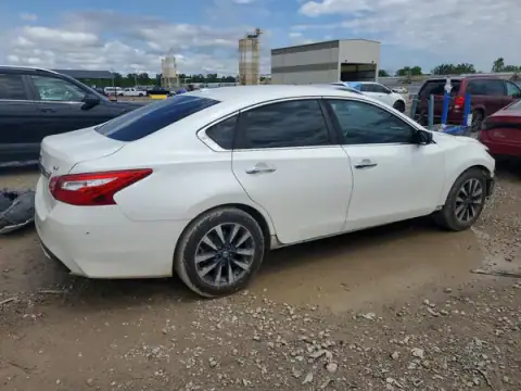 1N4AL3AP8HC268500 — 2017 Nissan Altima, foto 3 de Copart 29.09.2026, Parte delantera