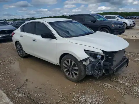 1N4AL3AP8HC268500 — 2017 Nissan Altima, foto 4 de Copart 29.09.2026, Parte delantera