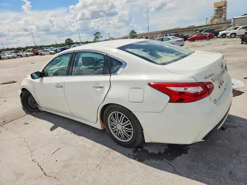 1N4AL3AP5HN316992 — 2017 Nissan Altima, photo 2 from Copart 21.10.2026, Front end