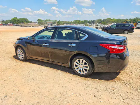 1N4AL3AP6HC477606 — 2017 Nissan Altima, photo 2 from Copart 14.10.2026, Front end