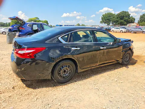 1N4AL3AP6HC477606 — 2017 Nissan Altima, photo 3 from Copart 14.10.2026, Front end