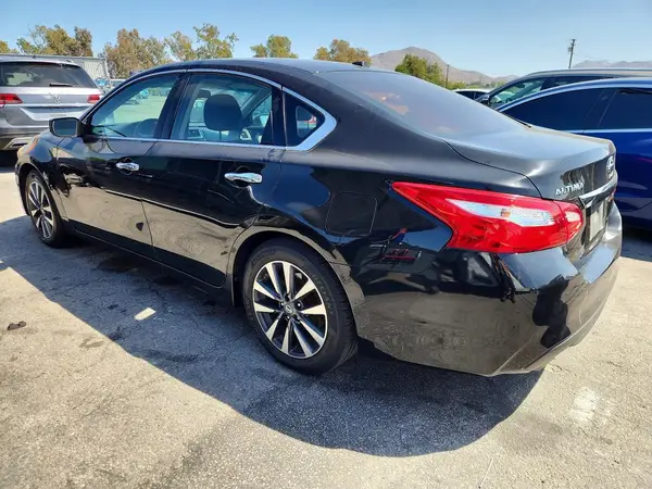1N4AL3AP8HC204845 — 2017 Nissan Altima, фото 2 с аукциона Copart, Боковая часть