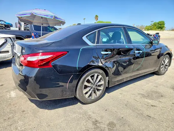 1N4AL3AP8HC204845 — 2017 Nissan Altima, фото 3 с аукциона Copart, Боковая часть