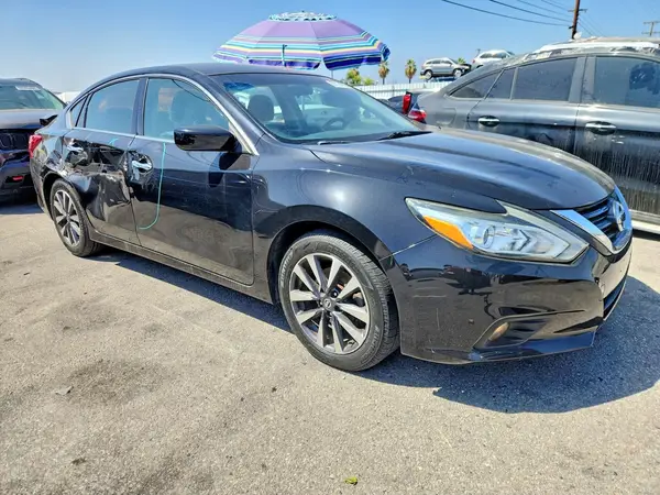 1N4AL3AP8HC204845 — 2017 Nissan Altima, фото 4 с аукциона Copart, Боковая часть