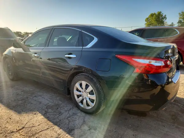 1N4AL3AP4HC243349 — 2017 Nissan Altima, photo 2 from Copart, Hail