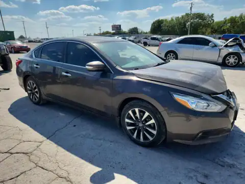 1N4AL3AP5HC270690 — 2017 Nissan Altima, foto 4 de Copart, Parte delantera