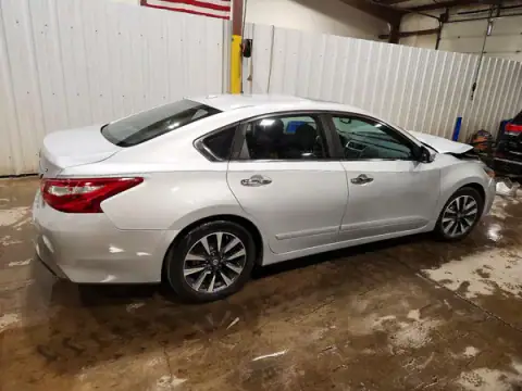 1N4AL3AP5HC132227 — 2017 Nissan Altima, photo 3 from Copart, Front end