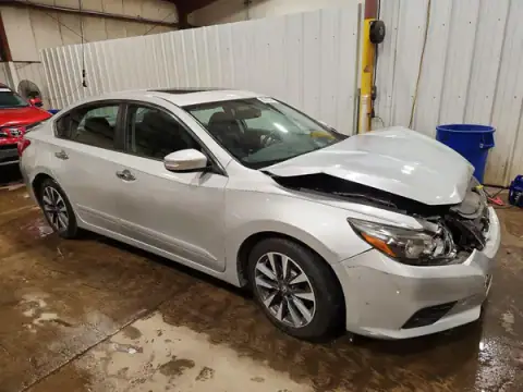1N4AL3AP5HC132227 — 2017 Nissan Altima, photo 4 from Copart, Front end