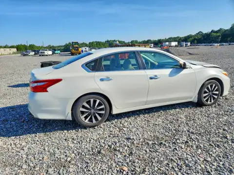 1N4AL3AP7HC221006 — 2017 Nissan Altima, foto 3 de Copart, Parte delantera