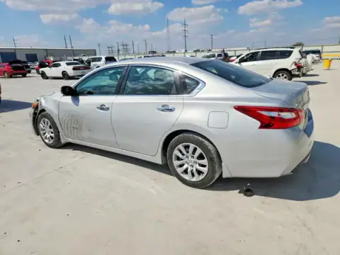 1N4AL3AP8HN330546 — 2017 Nissan Altima, zdjęcie 2 z Copart, Przód