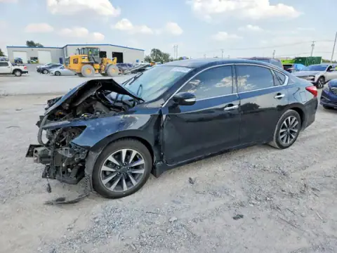 1N4AL3AP4HC123714 Nissan Altima 2017 — Front end damage, before-repair photo