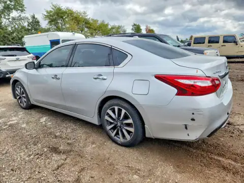 1N4AL3AP7HC201841 — 2017 Nissan Altima, foto 2 de Copart 13.10.2026, Parte delantera
