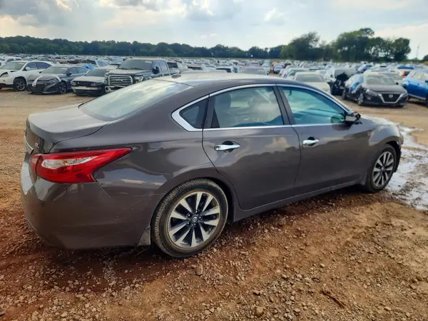 1N4AL3AP0HC245874 — 2017 Nissan Altima, photo 3 from Copart, Front end