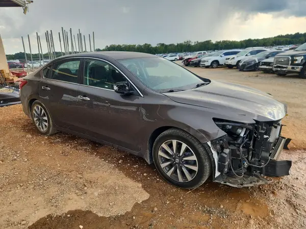 1N4AL3AP0HC245874 — 2017 Nissan Altima, photo 4 from Copart, Front end