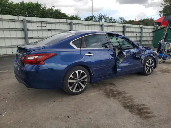 1N4AL3AP5HC492002 — 2017 Nissan Altima, zdjęcie 3 z Copart 05.10.2026, Bok
