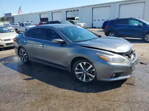 1N4AL3AP0HN348555 — 2017 Nissan Altima, photo 4 from Copart, Front end