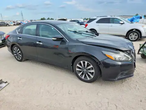 1N4AL3AP9HC252791 — 2017 Nissan Altima, photo 4 from Copart, Front end