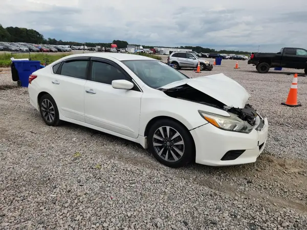 1N4AL3AP8HC126907 — 2017 Nissan Altima, zdjęcie 4 z Copart, Przód