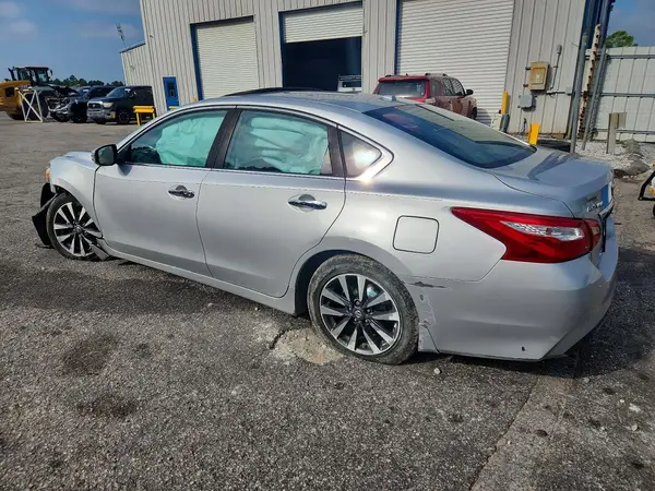 1N4AL3APXHC214745 — 2017 Nissan Altima, фото 2 с аукциона Copart, Передняя часть
