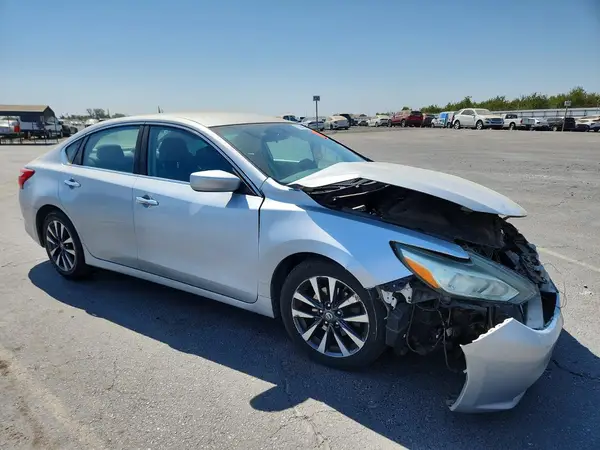 1N4AL3AP2HC140835 — 2017 Nissan Altima, zdjęcie 4 z Copart, Przód