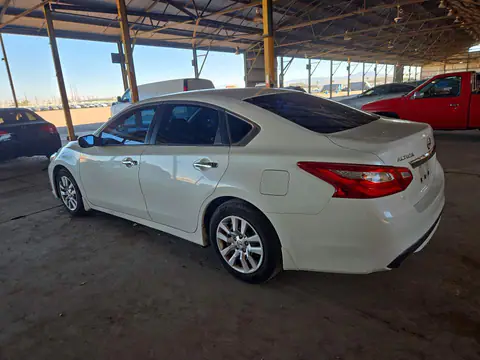 1N4AL3AP0HN312669 — 2017 Nissan Altima, photo 2 from Copart 14.10.2026, Minor dents and scratches