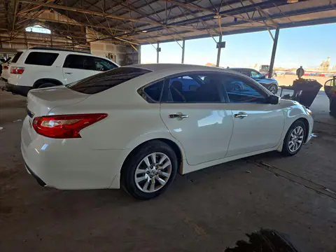1N4AL3AP0HN312669 — 2017 Nissan Altima, photo 3 from Copart 14.10.2026, Minor dents and scratches