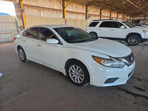 1N4AL3AP0HN312669 — 2017 Nissan Altima, photo 4 from Copart 14.10.2026, Minor dents and scratches